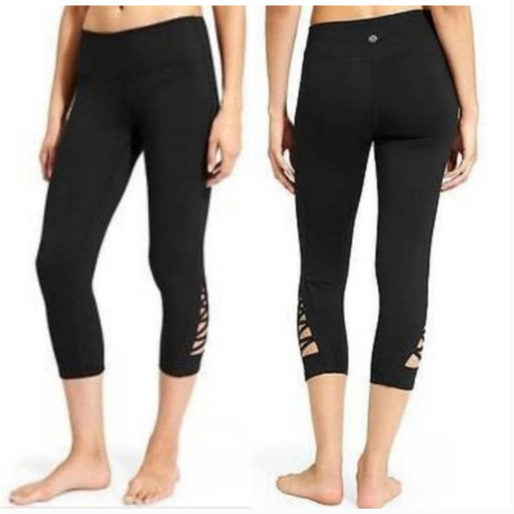 Athleta Pants - ATHLETA • Chaturanga Cross Cross Capri Leggings SM
